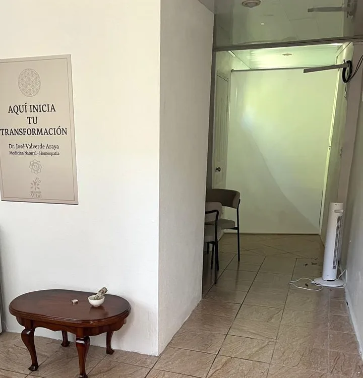 Sala de espera del consultorio Resurgir Vital en Pavas